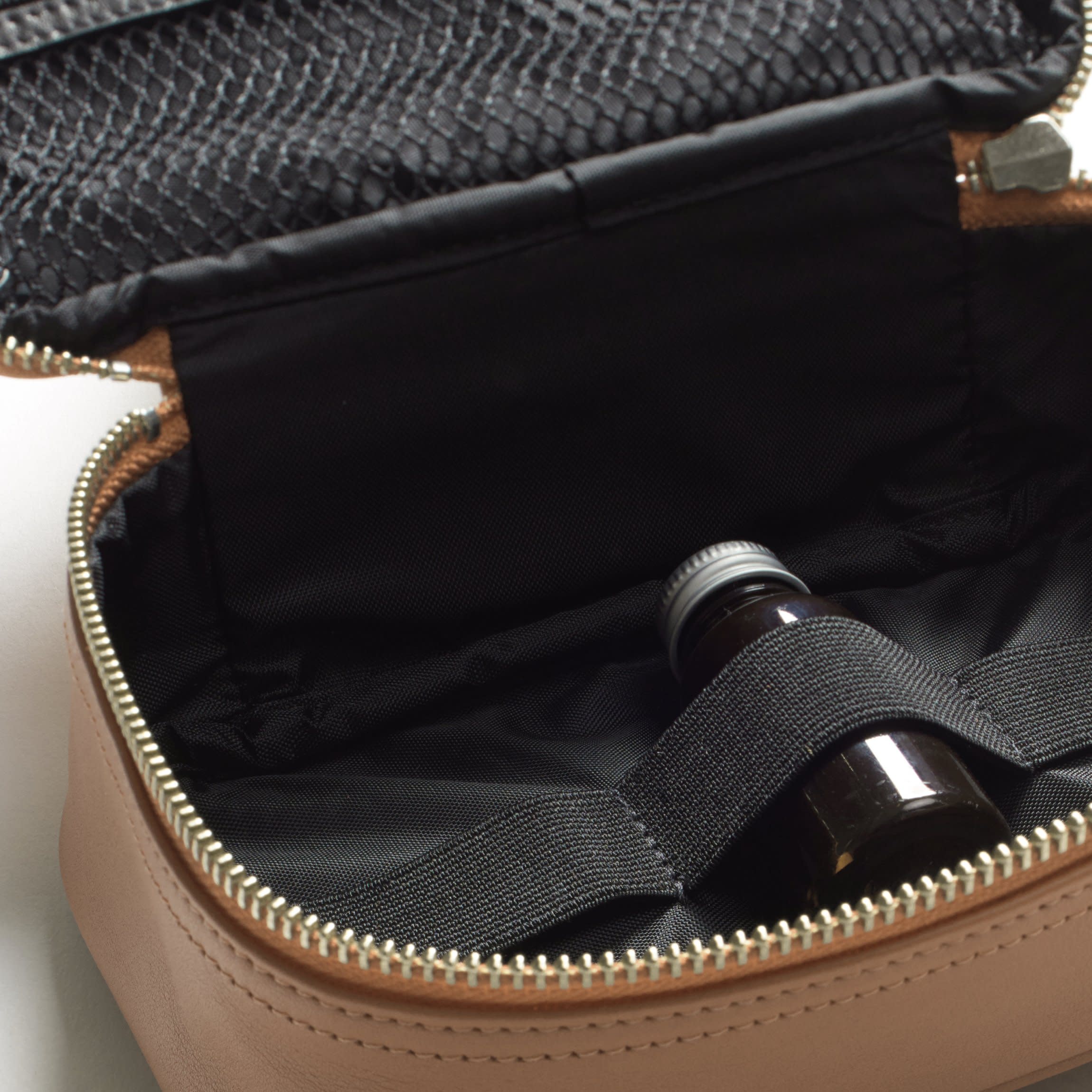 Small Travel Organizer Cognac - Image 3